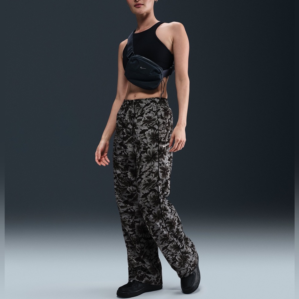 Nike Women's UV Protection Mid-Rise Woven Printed Trousers